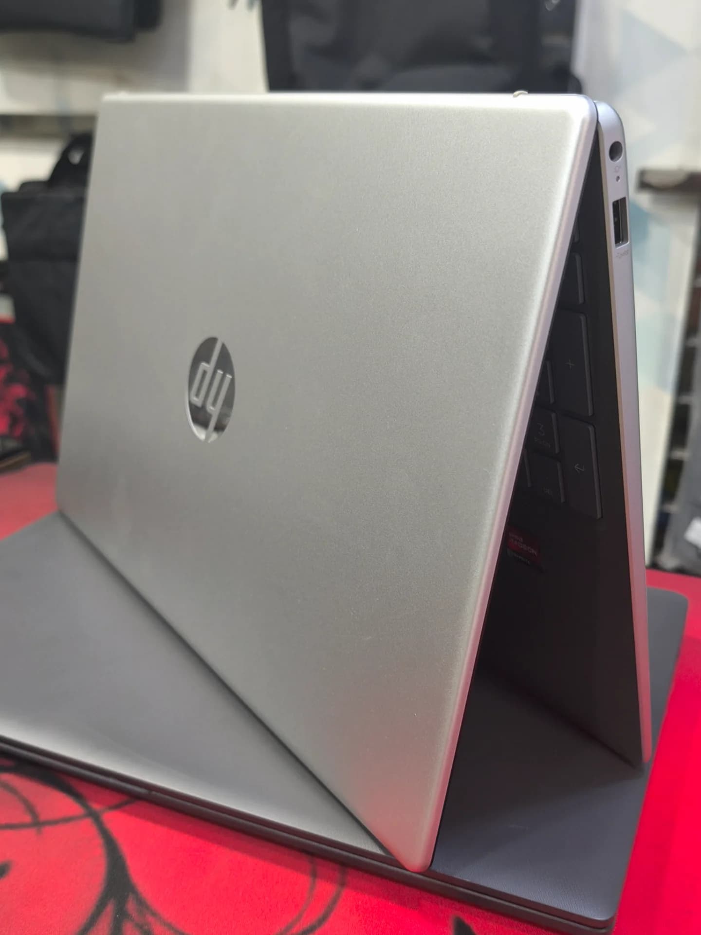 PC Portable HP Ryzen 5 7000 Series - Ram 8Go - SSD 512GB